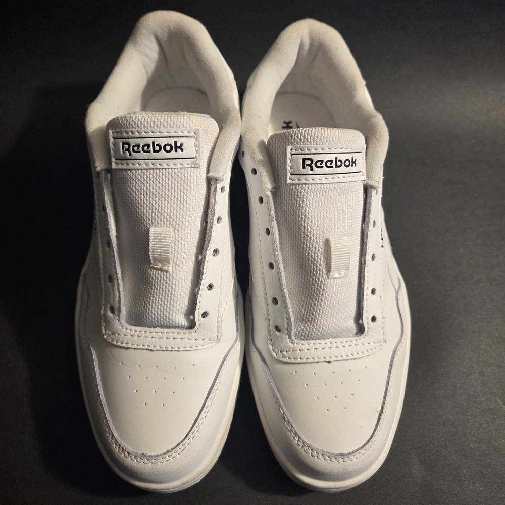 Reebok Club MEMT sneakers in a white colorway with a gum sole. - Picture 9 of 9